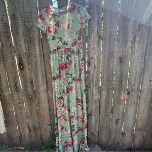 Hazel Blues dress maxi tall length. Pockets floral size small